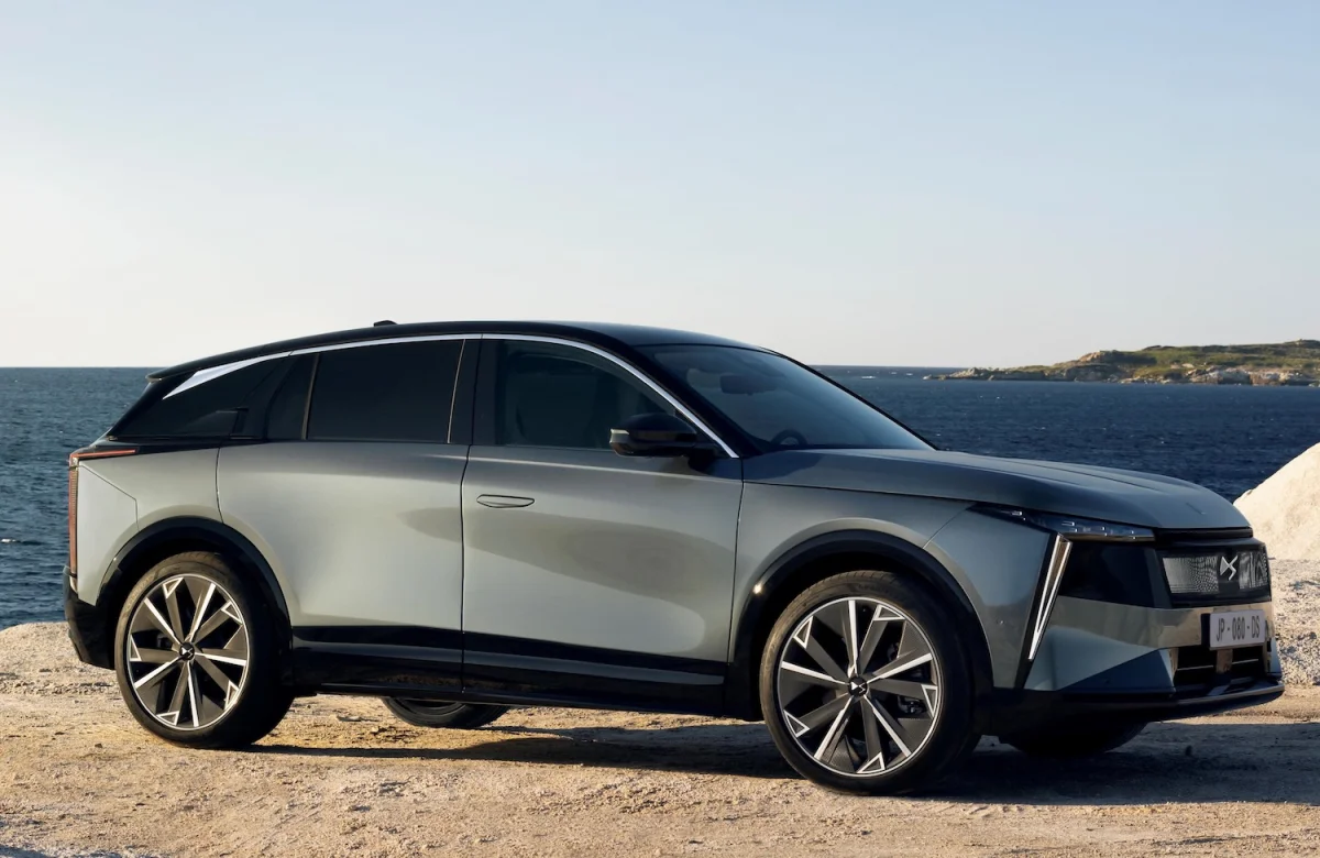 DS N°7 E-Tense : voici la gamme et les prix du SUV électrique, avec une astuce