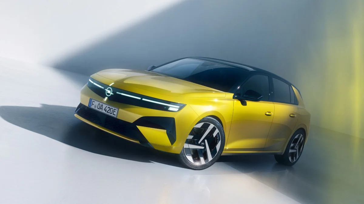 Un jour, une voiture : Opel Astra, la compacte qui s’électrifie