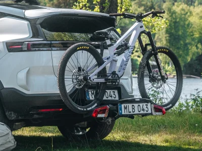 Thule VeloLite : seulement 9,5 kg pour ce porte-vélos qui se plie comme une valise
