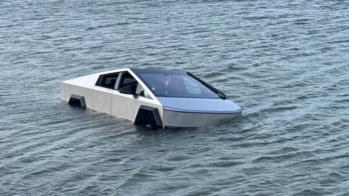 Vidéo – Ce Tesla Cybertruck tente de traverser un lac, mais tout ne se passe pas comme prévu