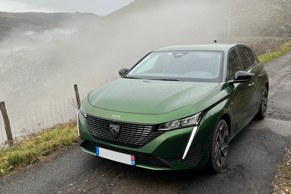 Témoignage : de l’hybride rechargeable à l’électrique, de Peugeot à Renault, Cédric préfère les voitures françaises