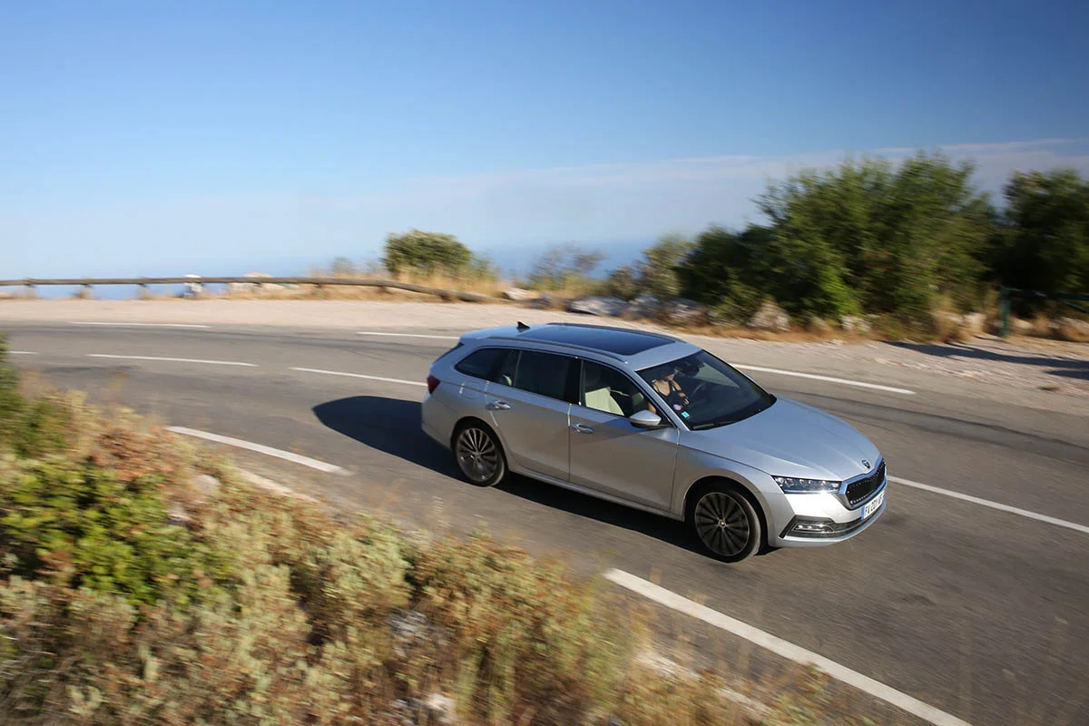 Skoda Octavia : bientôt une déclinaison hybride simple pour la berline tchèque