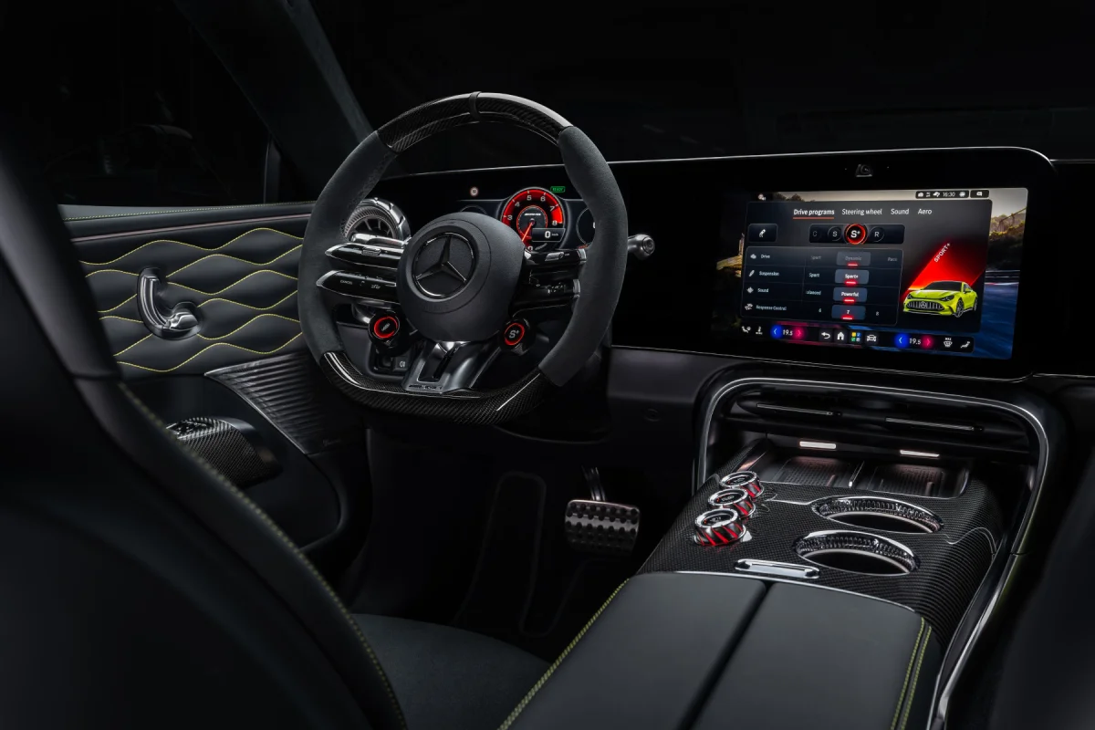 Le retour de la 2 CV, une Mercedes aussi performante qu’une Xiaomi, BMW qui veut punir ses clients, Ford qui râle contre l’Europe, des destructions de bornes de recharge et le grand bazar des ZFE… Bienvenue dans Regen n°65