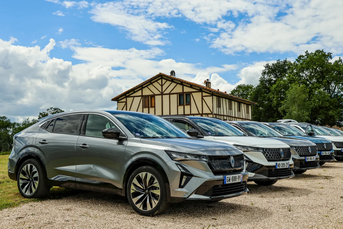 600 km en Renault Rafale, Austral, et Espace E-Tech : quel SUV hybride au Losange choisir ?