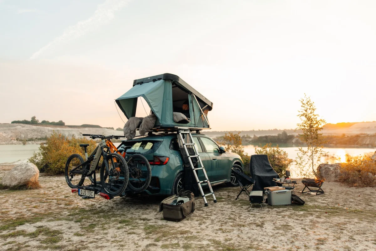 Cette nouvelle tente de toit Thule se transforme en canapé géant avec vue