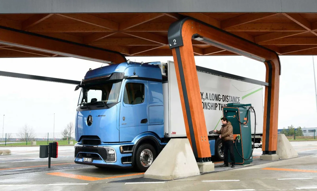 Un casse-tête en moins… DKV lance une carte unique pour recharger les camions électriques partout en Europe
