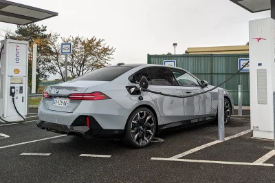 Bruxelles-Strasbourg : pourquoi l’exécutif européen en a marre de ses trajets en voiture électrique