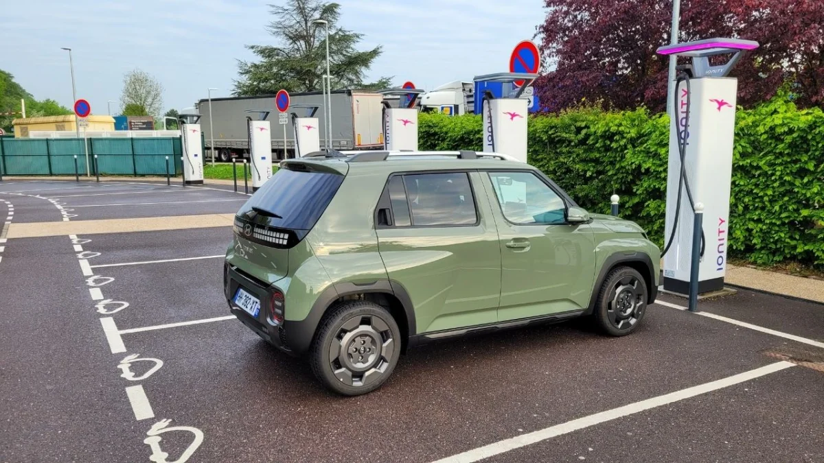 Voitures électriques : encore trop de problèmes autour de la recharge selon Que Choisir Ensemble