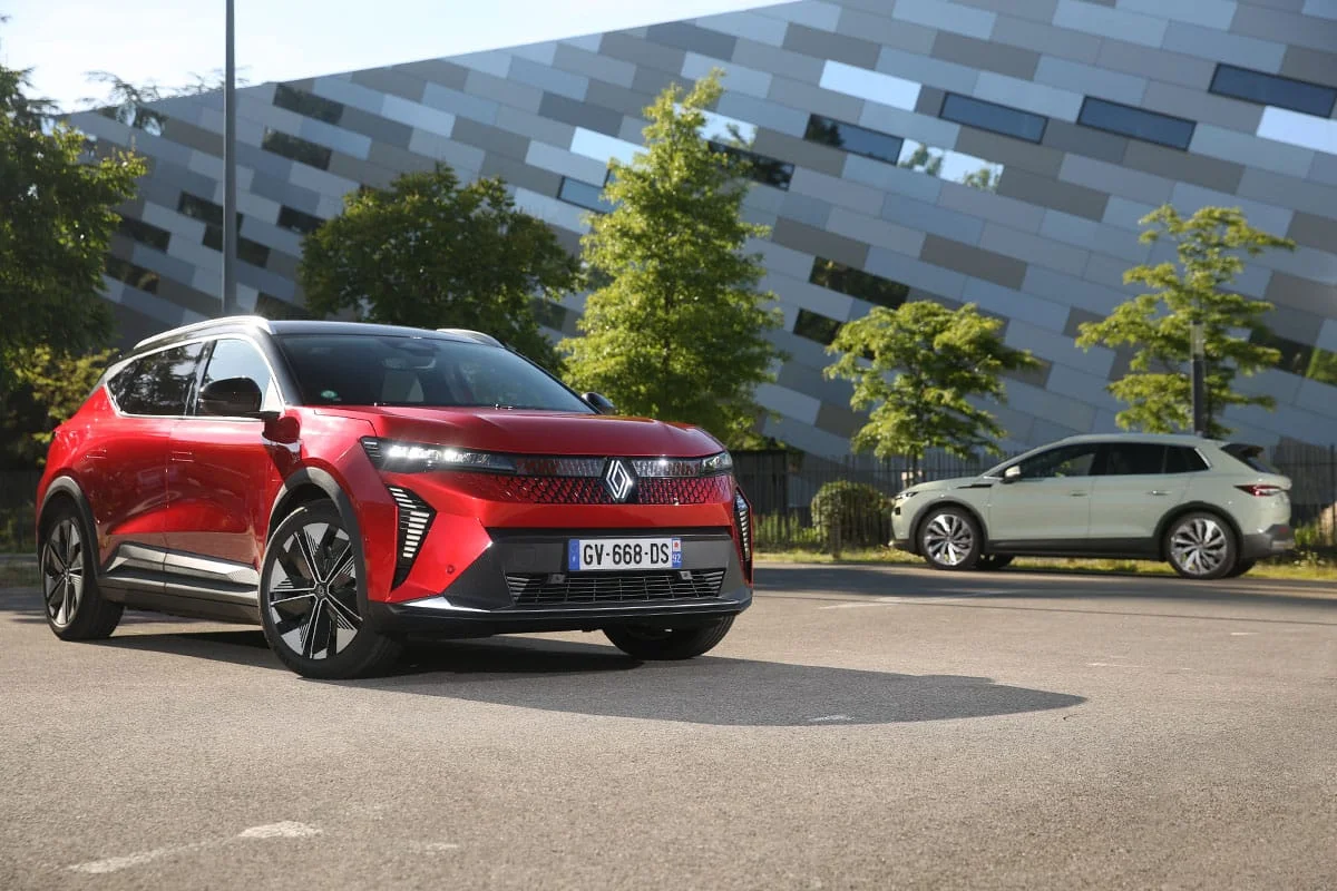 Renault Scenic e-Tech vs Skoda Elroq : lequel refroidit plus vite les passagers ?