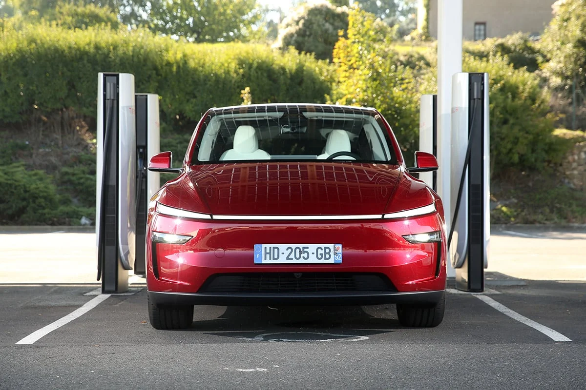 Les ventes de voitures électriques explosent en France, le Tesla Model Y cartonne