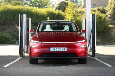 Les ventes de voitures électriques explosent en France, le Tesla Model Y cartonne