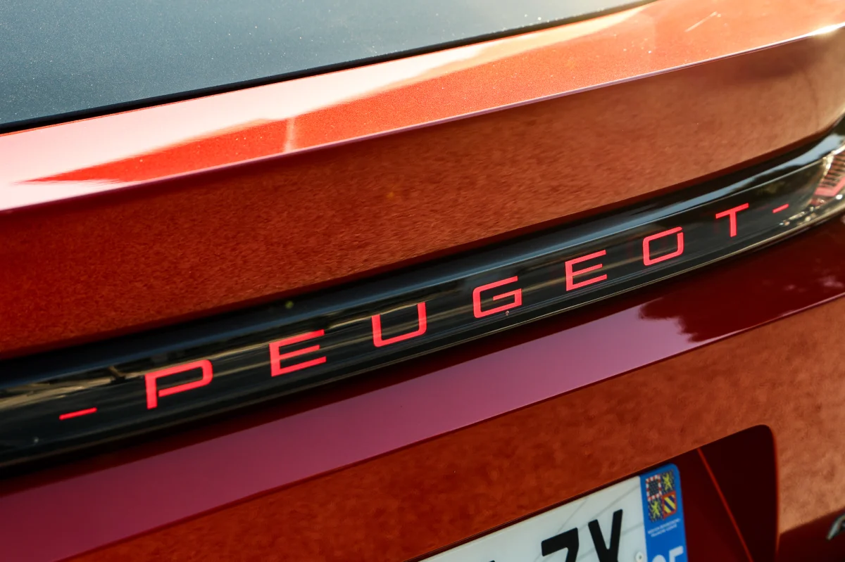 Trois nouvelles Peugeot électriques et hybrides promises pour l’usine de Mulhouse