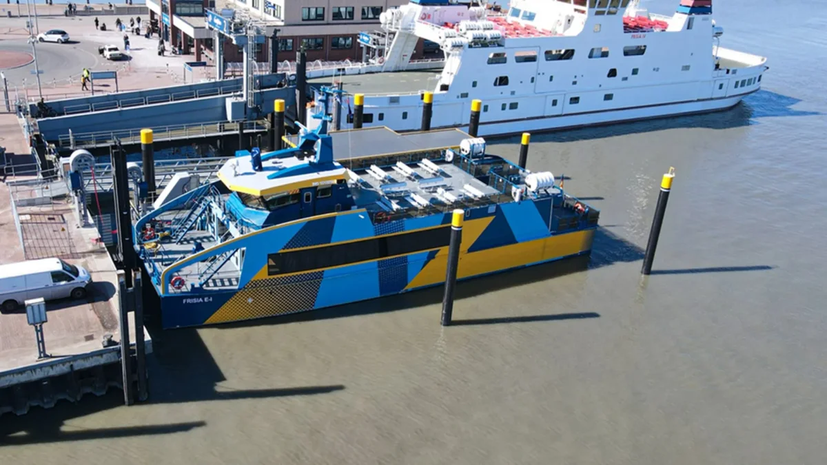 Cette compagnie transforme des voitures électriques en batteries géantes pour alimenter son ferry