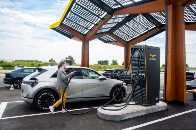 Bornes de recharge rapide : l’abonnement Fastned à moitié prix cet été
