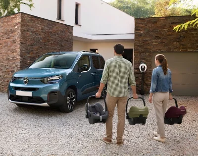 Quelles voitures électriques proposent 3 vraies places pour siège auto à l’arrière en 2026 ?