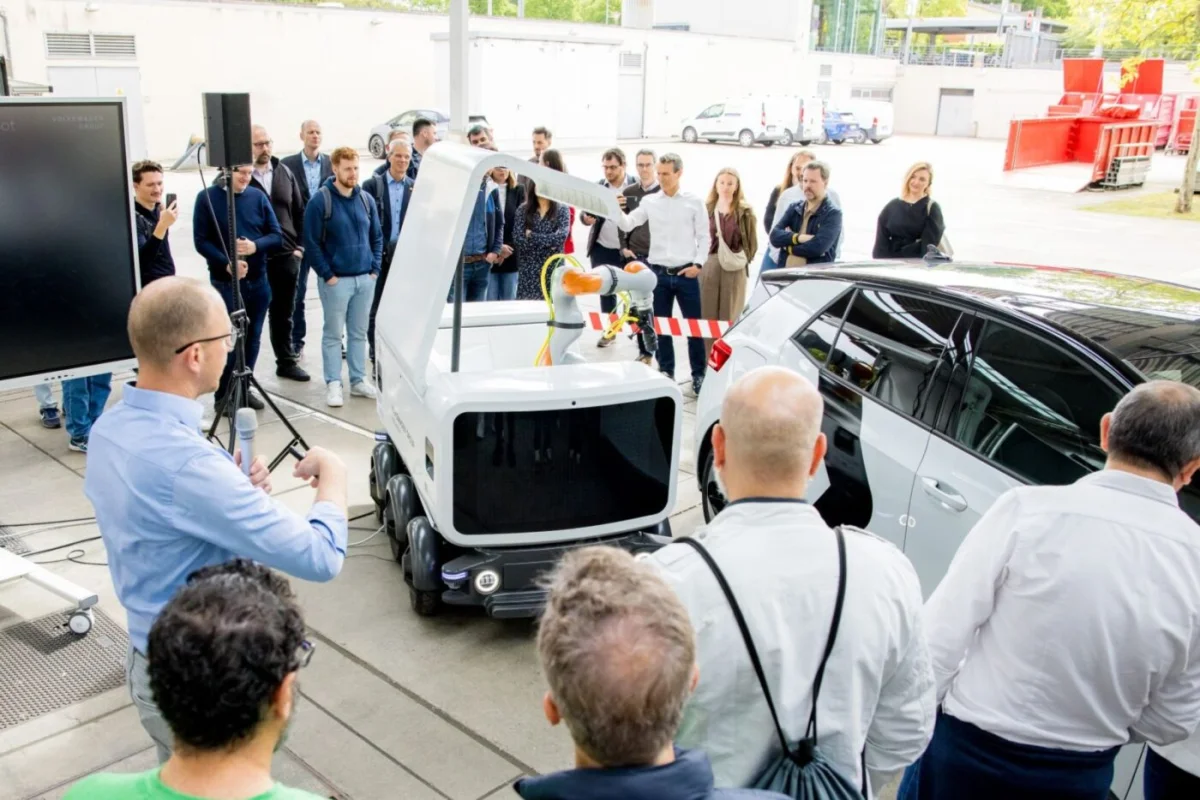 Volkswagen imagine un robot de recharge mobile pour compenser le manque de bornes