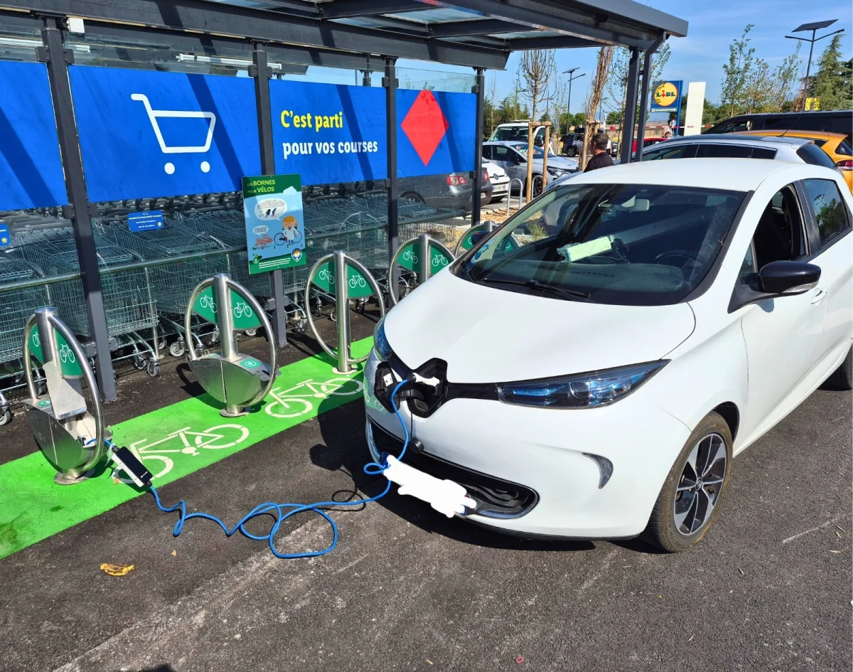 Voiture électrique : cette astuce permet de recharger gratuitement et sans limites chez Lidl