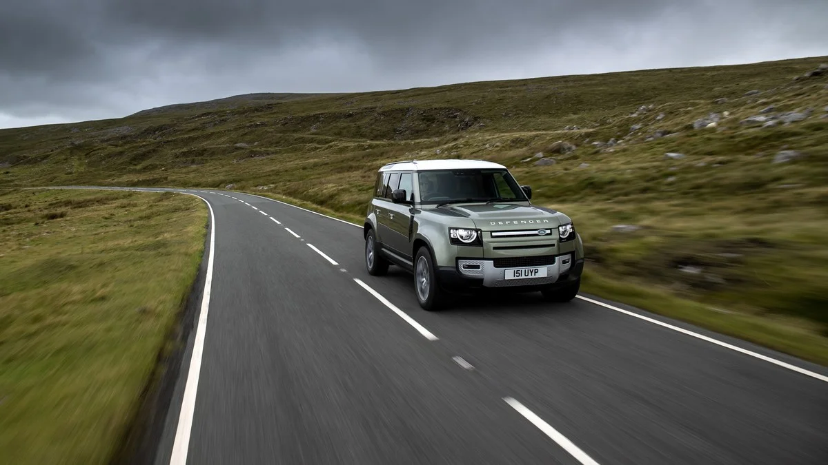 Déjà en retard sur l’électrique, Land Rover va mettre l’accent sur l’hybride