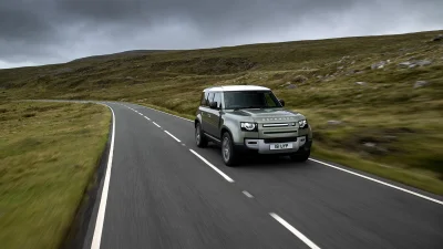 Déjà en retard sur l’électrique, Land Rover va mettre l’accent sur l’hybride