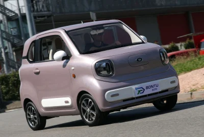 Bontu débarque en Europe : ces mini-voitures électriques venues de Chine se conduisent dès 14 ans