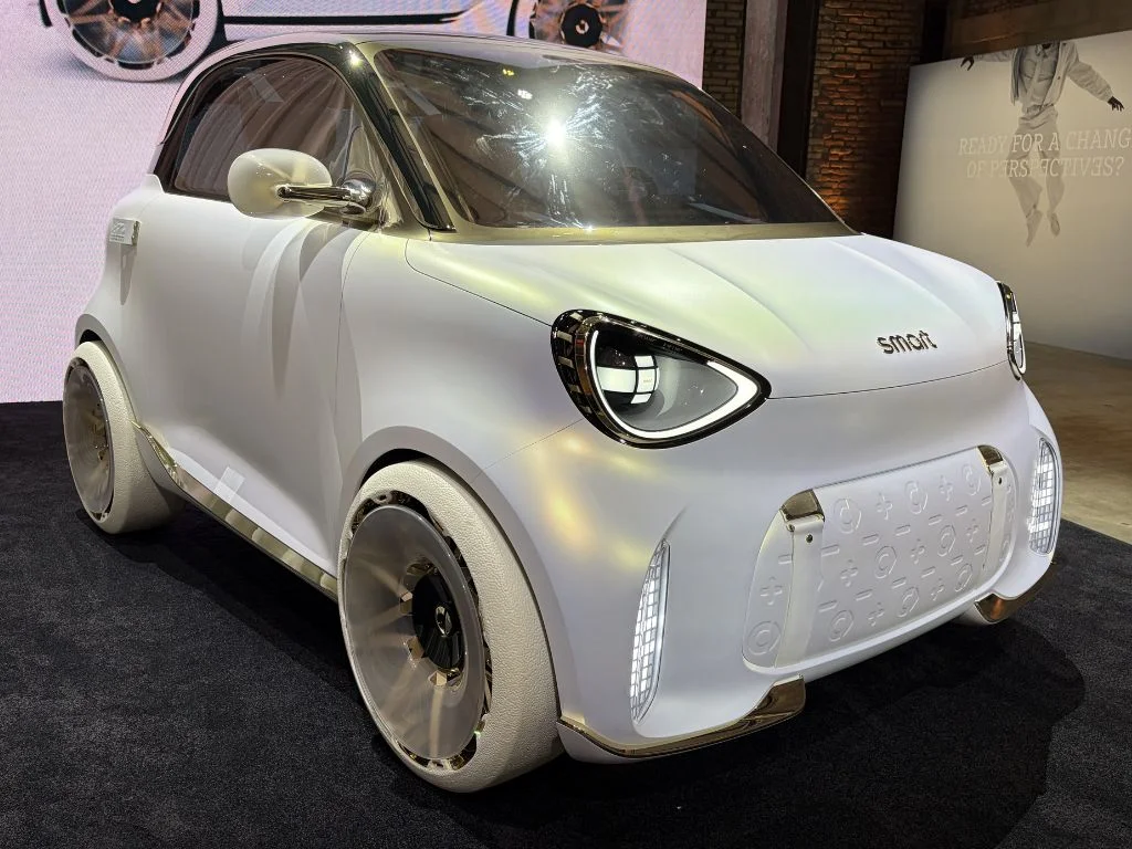 La Smart #2 nous dévoile son habitacle : enfin le retour aux sources de la petite voiture électrique à deux places !