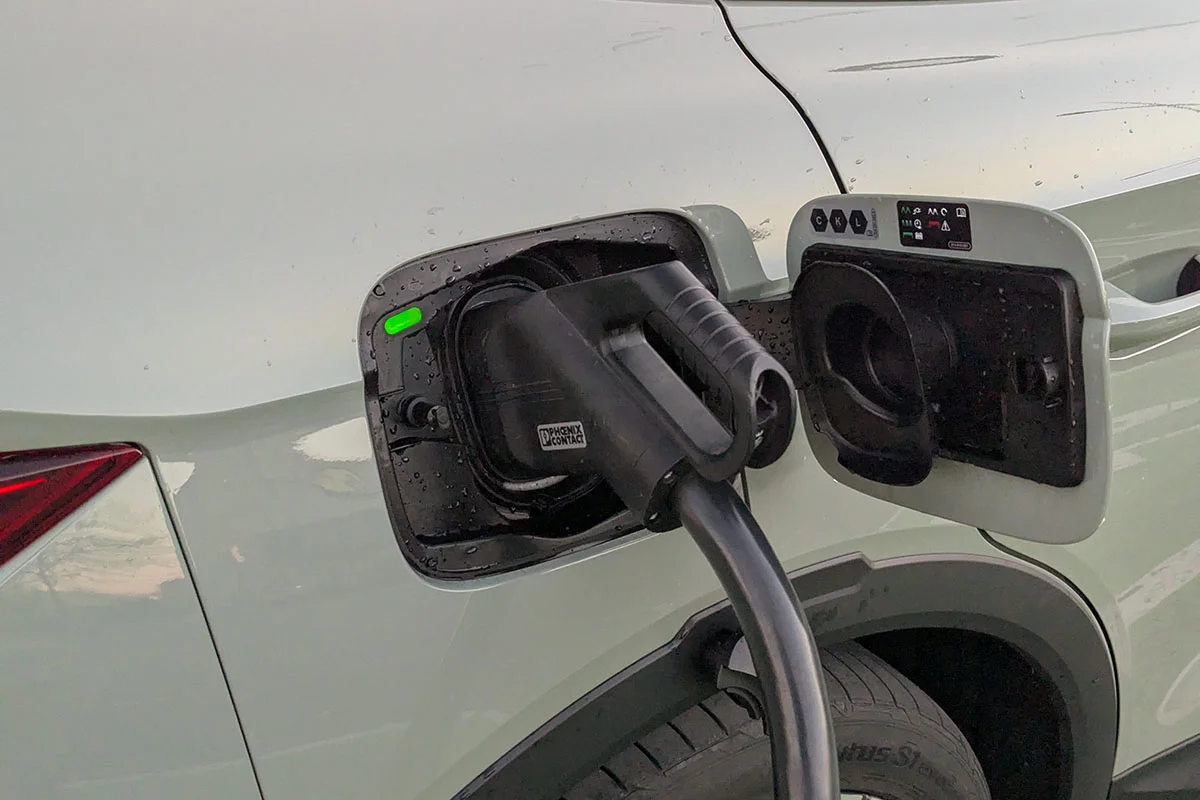 Le gouvernement fait la pub des voitures électriques