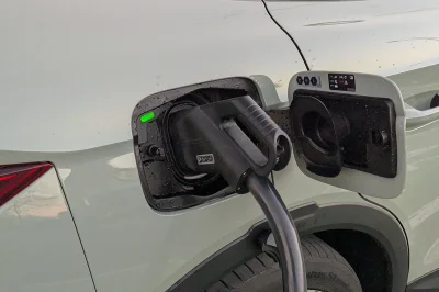 Le gouvernement fait la pub des voitures électriques