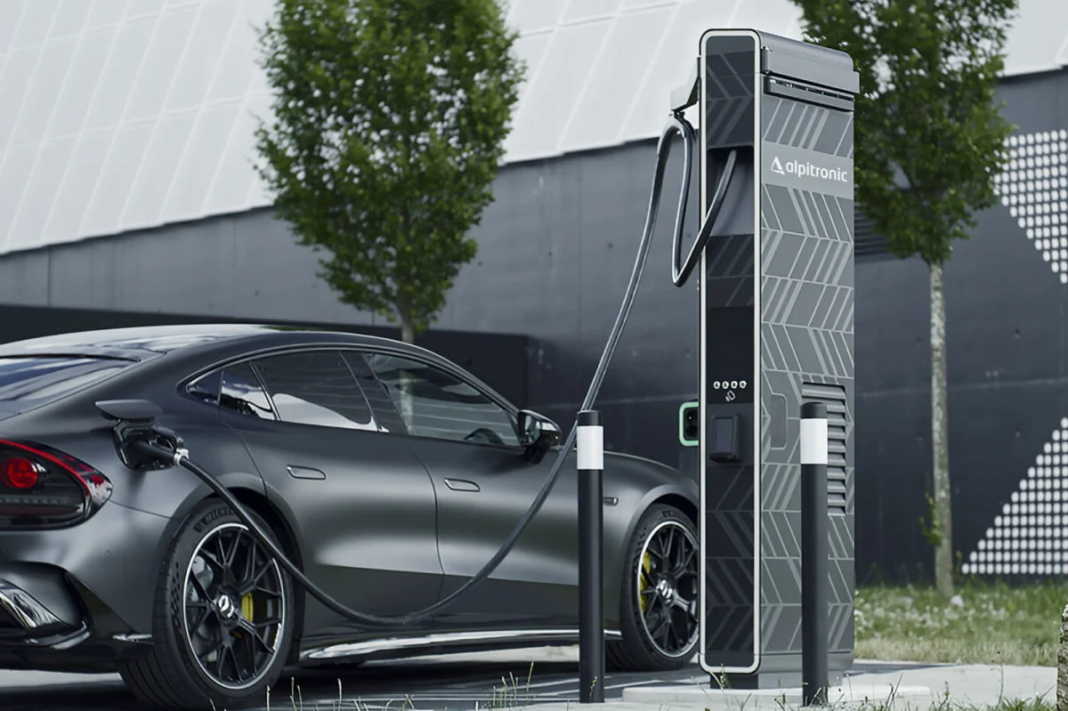 Cette borne de recharge délivre 1 MW… avec le même connecteur que votre voiture