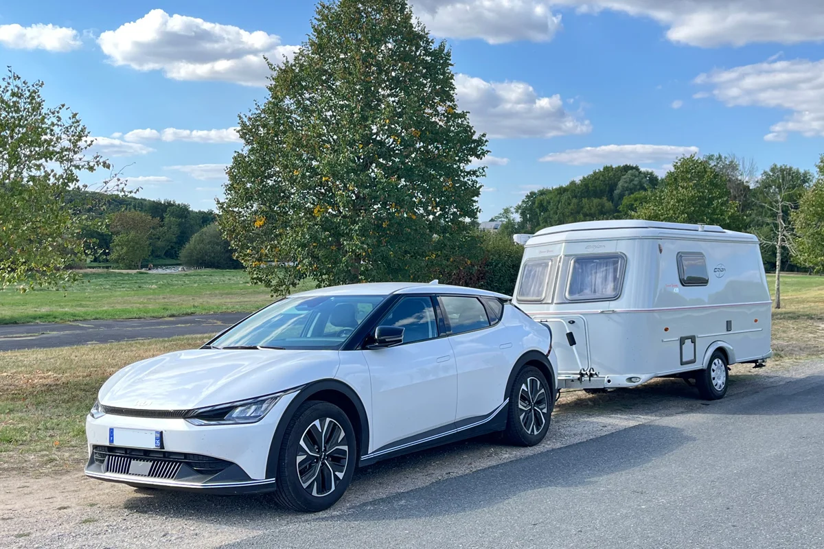Avec sa Kia EV6, sa caravane et ses 50 000 km par an, Patrice a définitivement oublié l’angoisse de la recharge