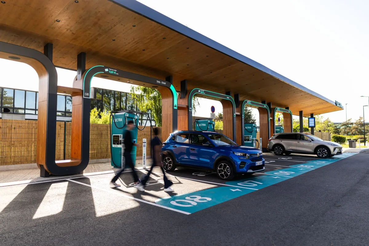 Recharge des voitures électriques : Electra fait évoluer son app pour « répliquer l’expérience Tesla »