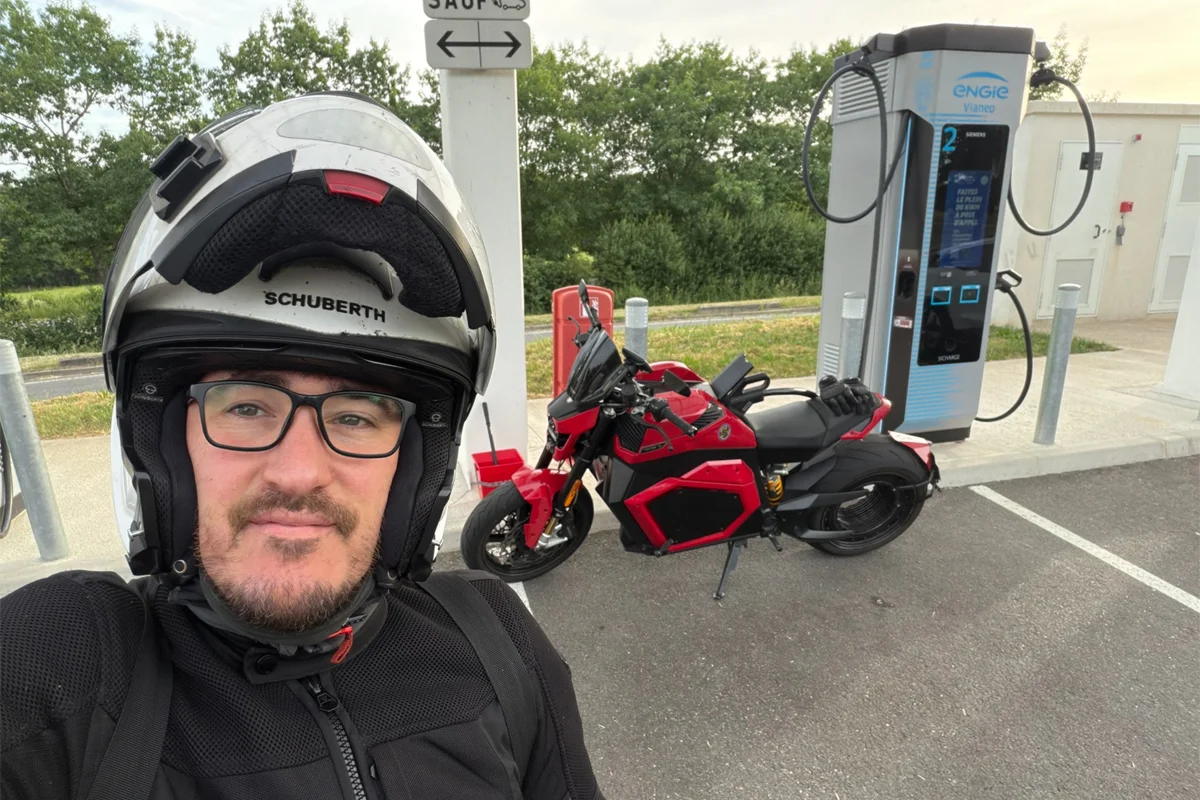 Voilà comment Jérémie a gagné le Défi 1 000 km des motos électriques avec sa Verge