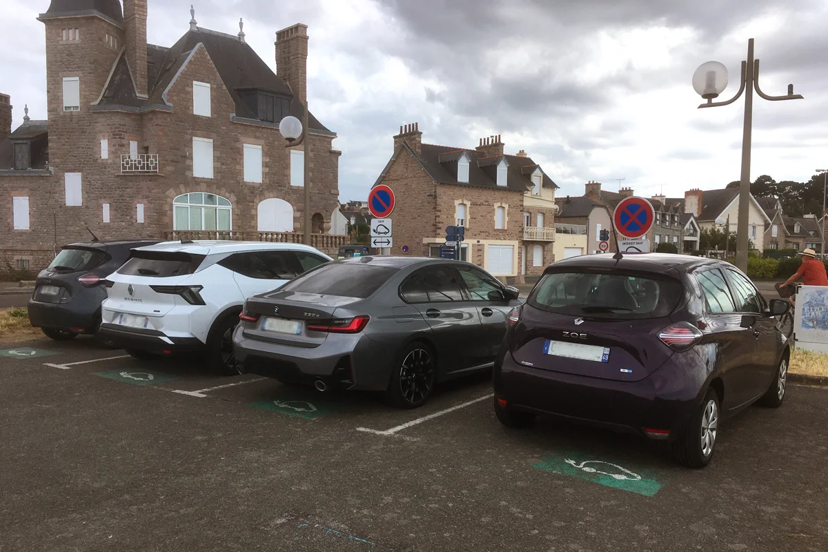 Les vacances d’été, le moment parfait pour montrer que les voitures électriques, ça marche !