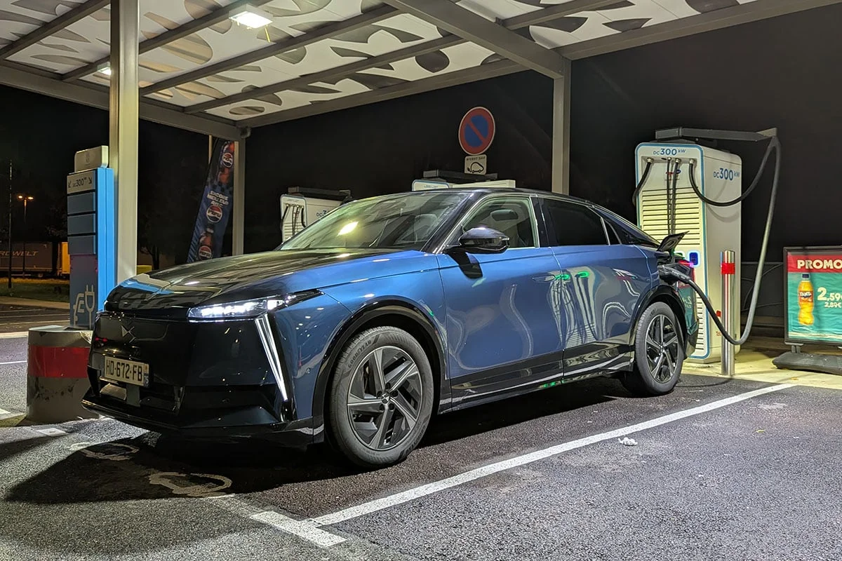 Fiabilité voiture électrique : pourquoi Peugeot, Citroën, DS et Opel décrochent