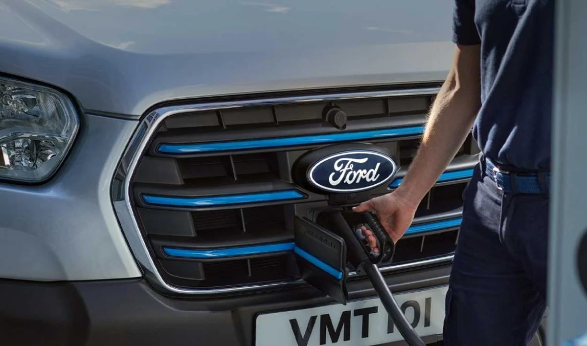 Ford envisage un virage inattendu sur l’utilitaire : son prochain Transit pourrait être… un Renault Master