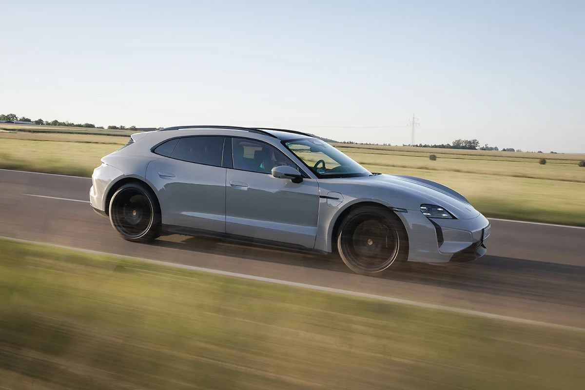 Essai Porsche Taycan e-Shift : une fausse boîte de vitesses était-elle nécessaire ?