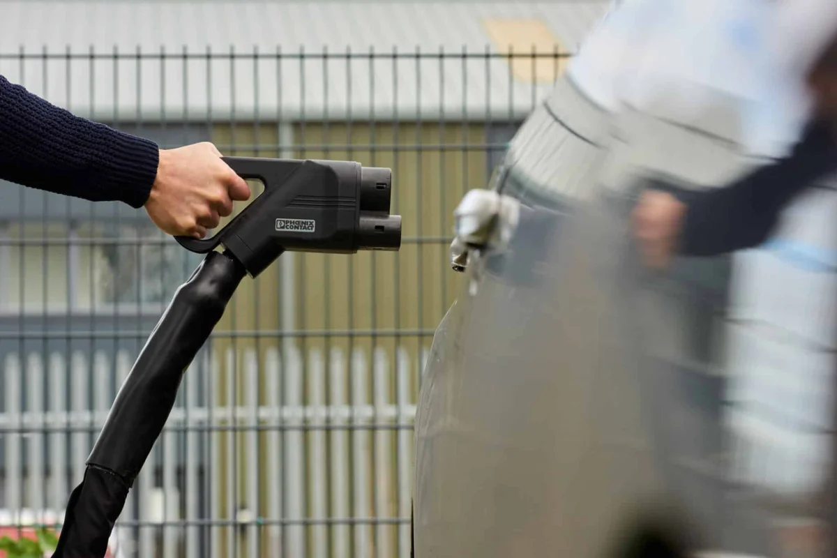 Voiture électrique : la justice frappe enfin les voleurs de câbles de recharge