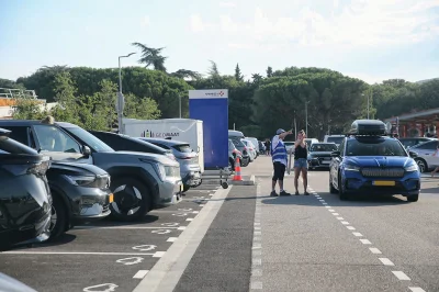 Bornes de recharge : la France est largement en avance sur les objectifs européens, mais…