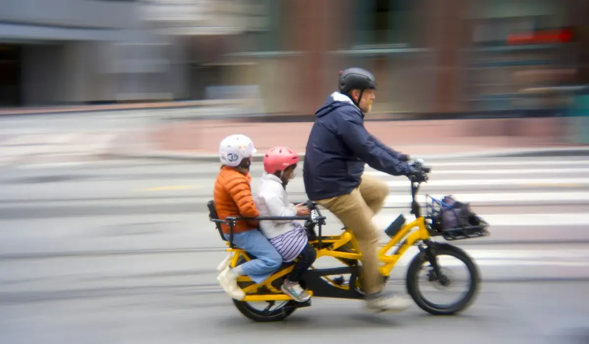 Et si on essayait la voiture électrique à deux roues ?