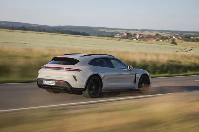 Porsche veut revenir à ses racines de « constructeur de voitures de sport » : la Taycan sur la sellette ?