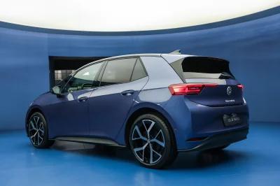 Volkswagen promet jusqu’à 50 % d’économie en payant votre voiture électrique avec votre salaire