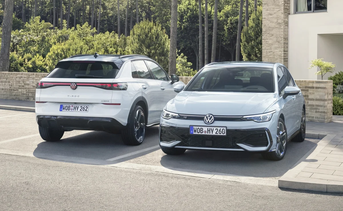 Volkswagen : les Golf et T-Roc sont désormais disponibles en « full hybrid », voici les prix
