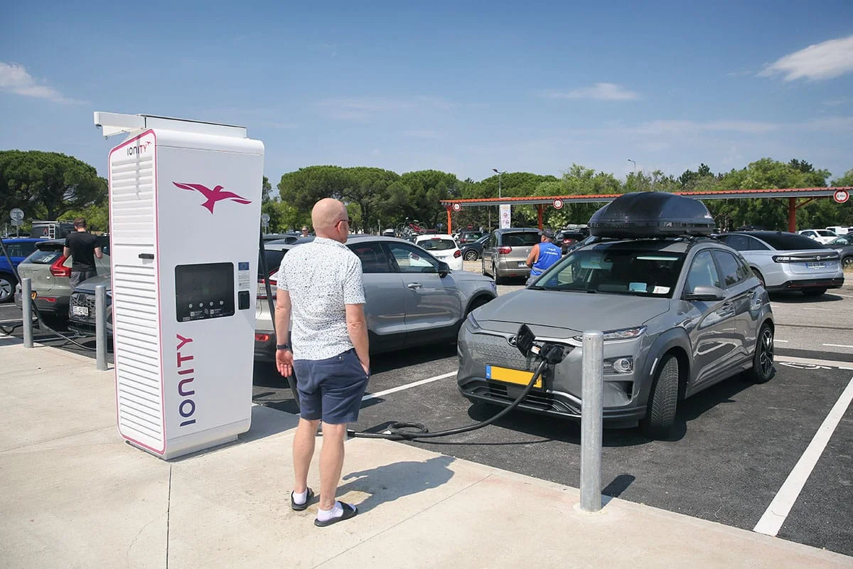 Chassé-croisé : comment se déroulent les recharges sur la route des vacances ? Nos chiffres exclusifs !