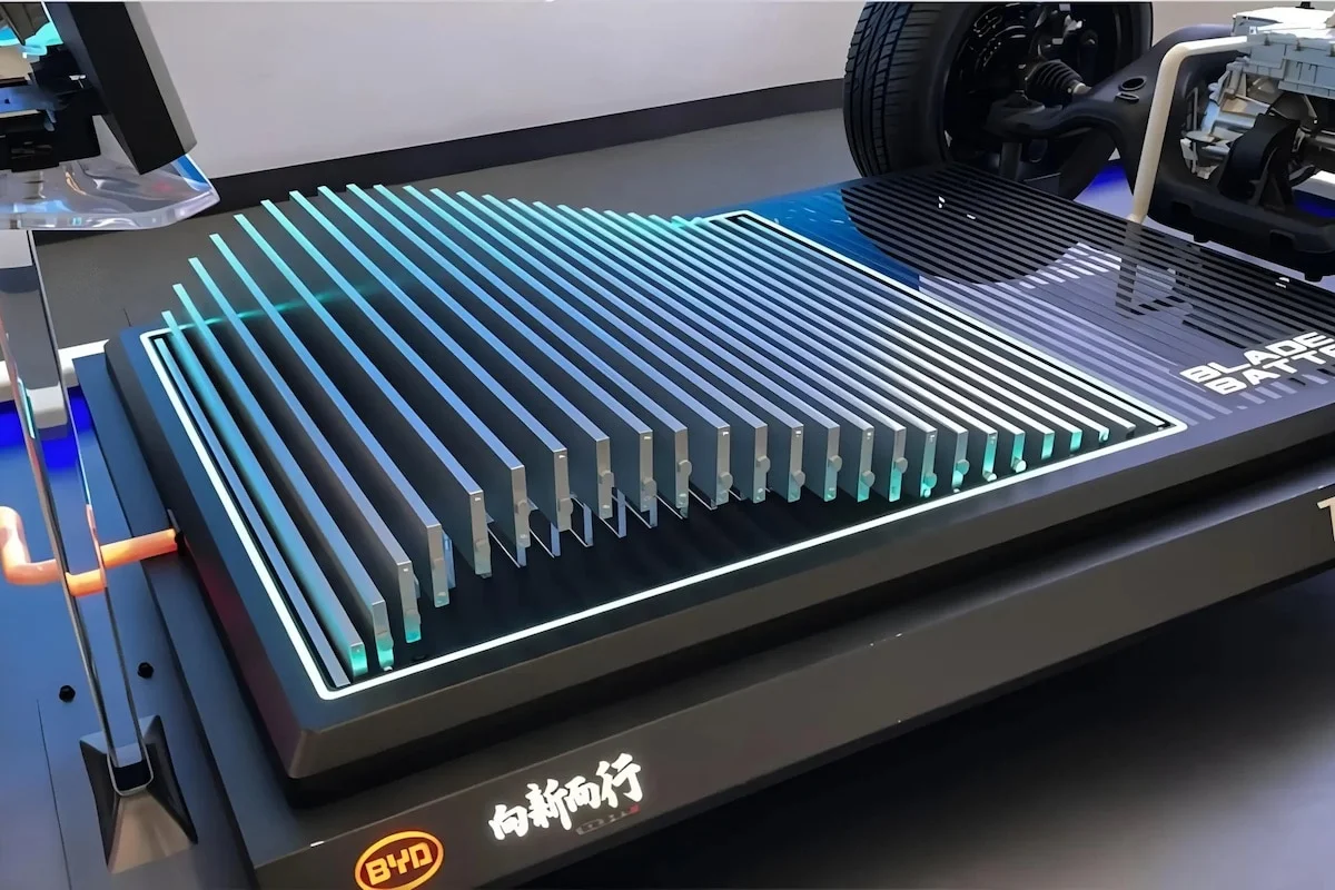 Nouvelles batteries solides pour les voitures électriques : la bataille entre CATL et BYD va vraiment commencer en 2027