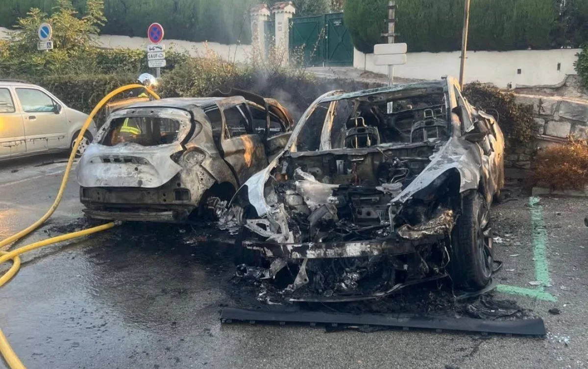 Une Renault Zoé prend feu dans les Alpes-Maritimes pendant sa recharge, deux personnes blessées : ce que l’on sait