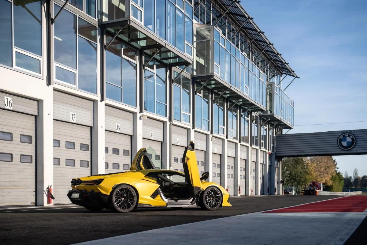Une Lamborghini Revuelto sur circuit, ça chante et il faut la tenir