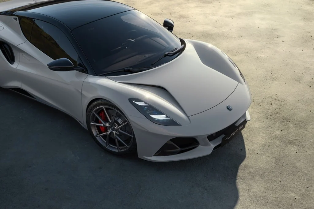 Lotus redevient sérieux et prépare une supercar V8 pour concurrencer Ferrari