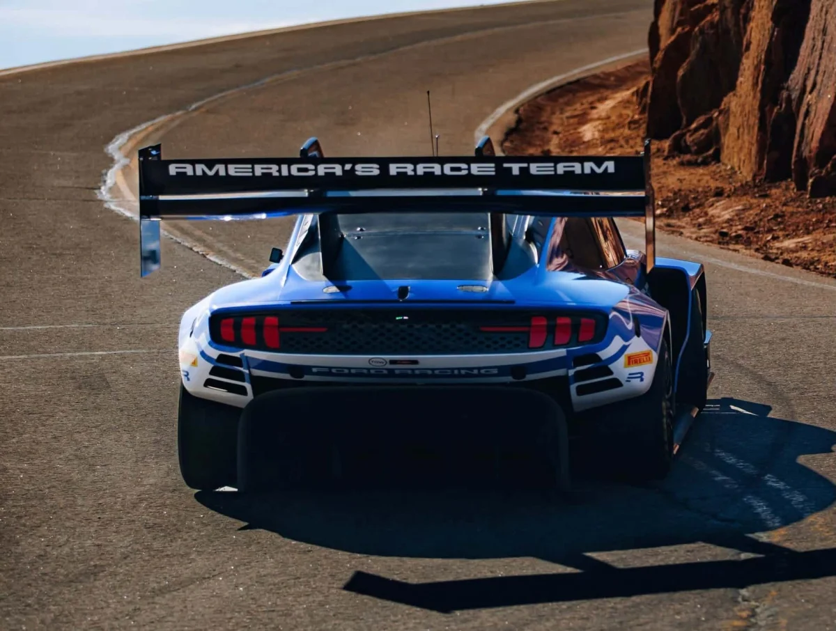Le Français Romain Dumas remporte encore Pikes Peak en Ford électrique surpuissante