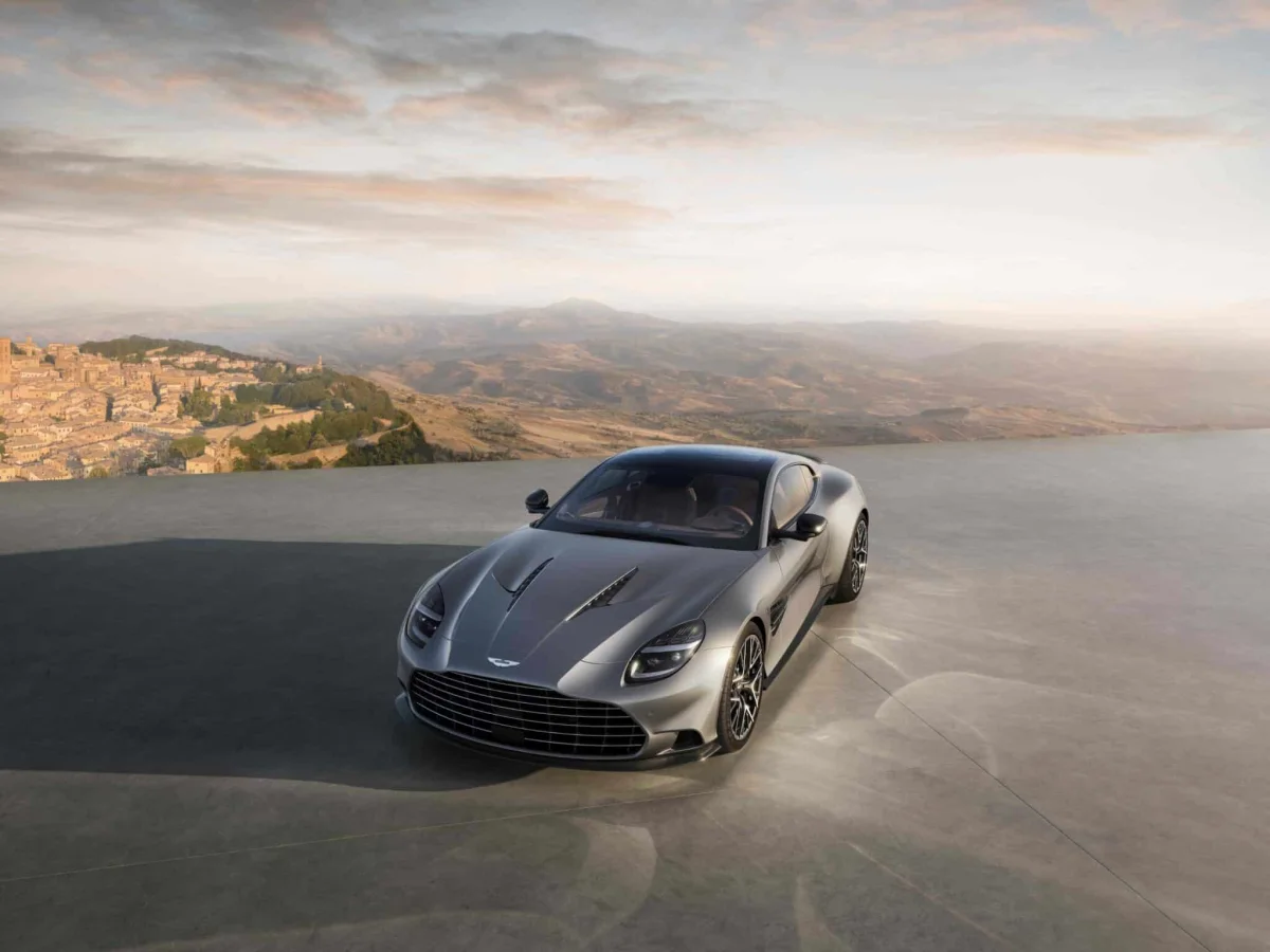 Aston Martin Vanquish 25 : l’édition limitée qui célèbre 25 ans d’un nom mythique