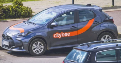 Carburant cher : quels sont les risques à mettre sa voiture thermique en location ?