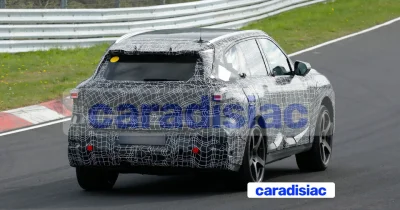 Une autonomie proche des 1 000 km pour le futur BMW iX5 qui bénéficiera d’une architecture électrique 800 volts pour des temps de recharge courts.